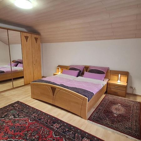 Gemuetliche 120 Qm Ferienwohnung Mit Balkon Adelsdorf Exterior foto